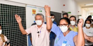 Catanduva recebe Coronavac e inicia vacinação com profissionais da linha de frente