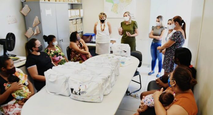 Prefeitura entrega kits de enxoval a mamães no Nova Catanduva