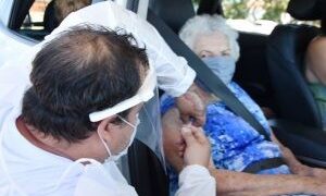 Catanduva recebe mais 3.841 doses da CoronaVac e amplia vacinação entre idosos