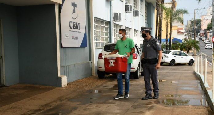 CoronaVac: Catanduva recebe mais 1.270 doses e retoma imunização de idosos