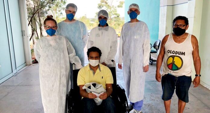 UPA celebra duas altas médicas de pacientes recuperados da covid-19 no mesmo dia