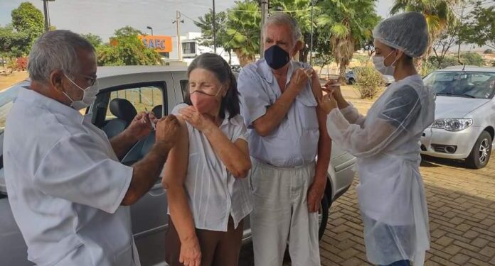 Drive-thru: Catanduva adere ao Dia D da vacinação contra covid-19 neste sábado