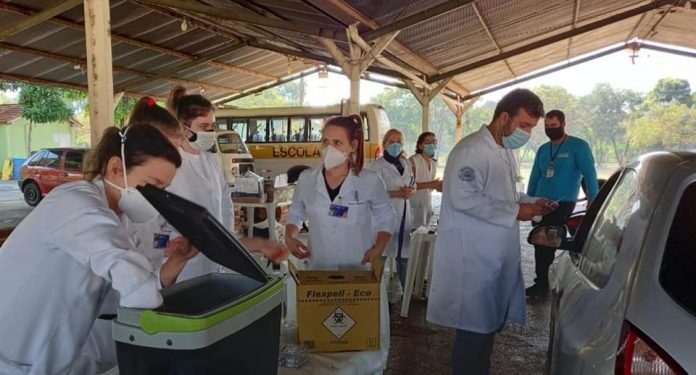 Vacinação contra a covid-19 continua