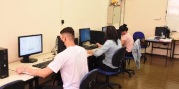 Assistente virtual Laura faz triagem e acompanhamento de casos suspeitos e confirmados de Covid-19