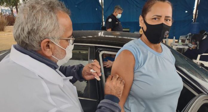 COVID-19: Saúde de Catanduva começa a vacinar pessoas com 24 anos, nesta quinta-feira