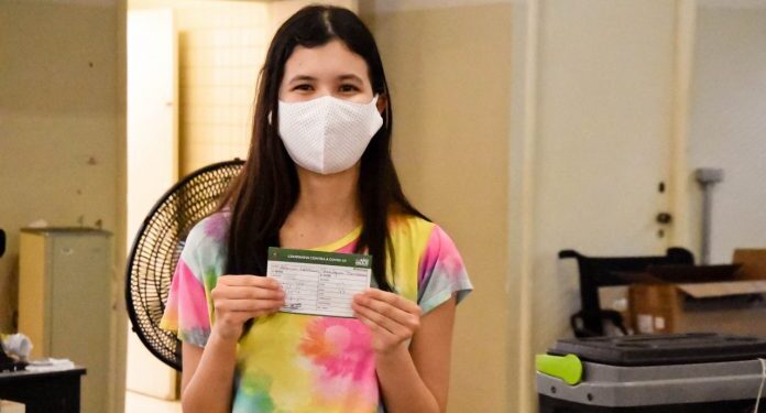 Catanduva inicia vacinação contra covid-19 em adolescentes de 14 e 15 anos com comorbidades