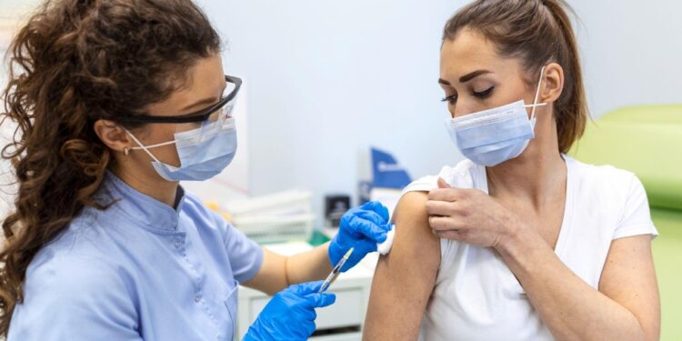 Descentralização: Saúde inicia vacinação contra covid-19 em cinco Unidades de Saúde