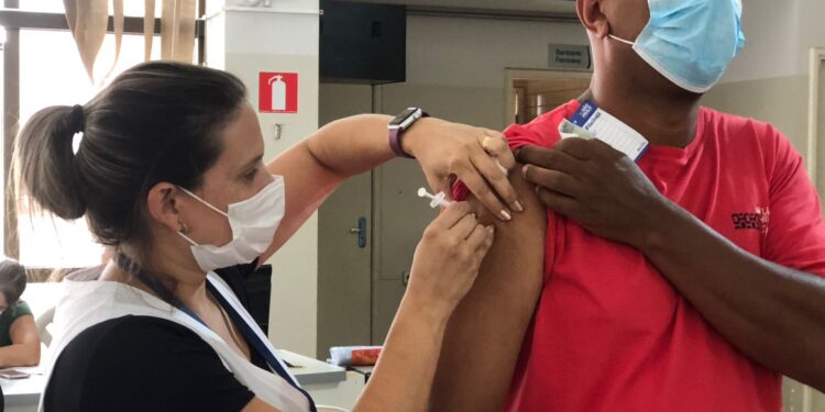 Secretaria de Saúde terá plantão de vacinação contra covid-19 no sábado, 04 de março