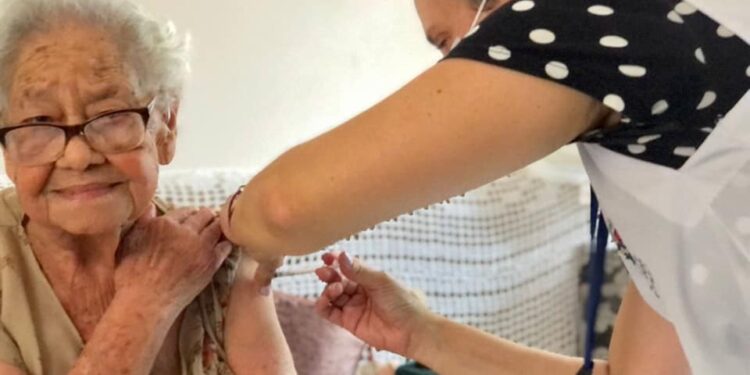 Vacina para todos: Saúde promove ação continuada de vacinação em acamados