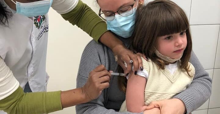 Secretaria de Saúde promove campanha para atualização de cadernetas de vacinação