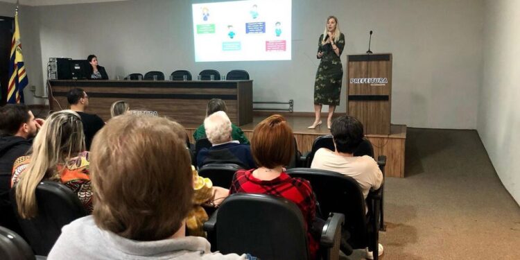 Profissionais da Saúde participam do Simpósio de Imunização