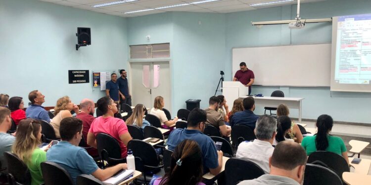 Saúde de Catanduva sedia encontro com 19 cidades para tratar do tema regionalização