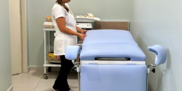 Secretaria de Saúde inicia renovação de macas ginecológicas em todas as Unidades