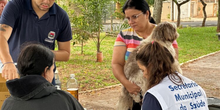 Vigilância em Zoonoses realiza vacinação antirrábica no final de semana
