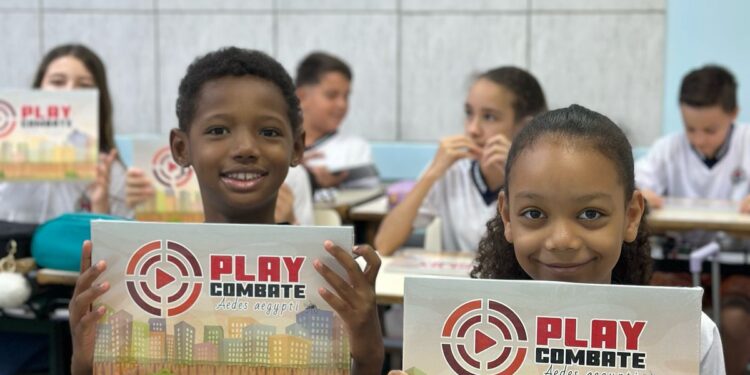 Secretaria de Saúde promove combate à dengue com material interativo para crianças