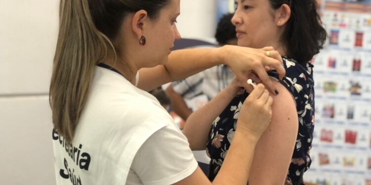 Saúde de Catanduva adota vacinação itinerante como estratégia para imunização contra a gripe