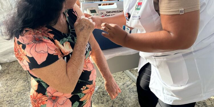 Dia D de vacinação em Catanduva aplica mais de 800 doses de vacina