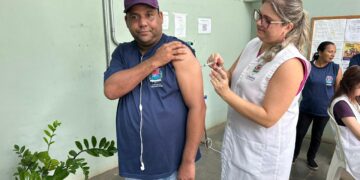 Profissionais da Saúde começam a ser vacinados contra a dengue em Catanduva