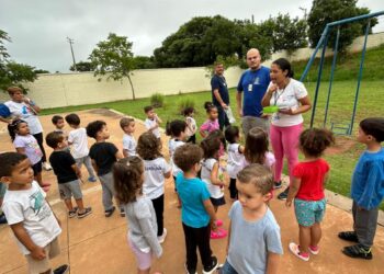 USF Dr. João Miguel Calil promove ação educativa sobre dengue na para alunos da escola Lahud Cury