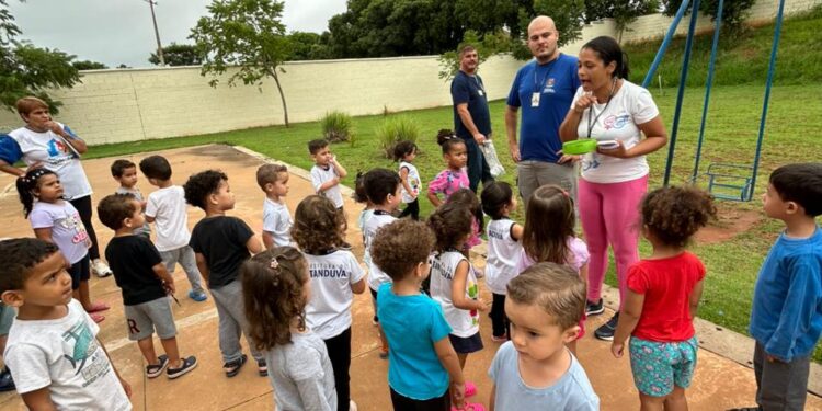 USF Dr. João Miguel Calil promove ação educativa sobre dengue na para alunos da escola Lahud Cury